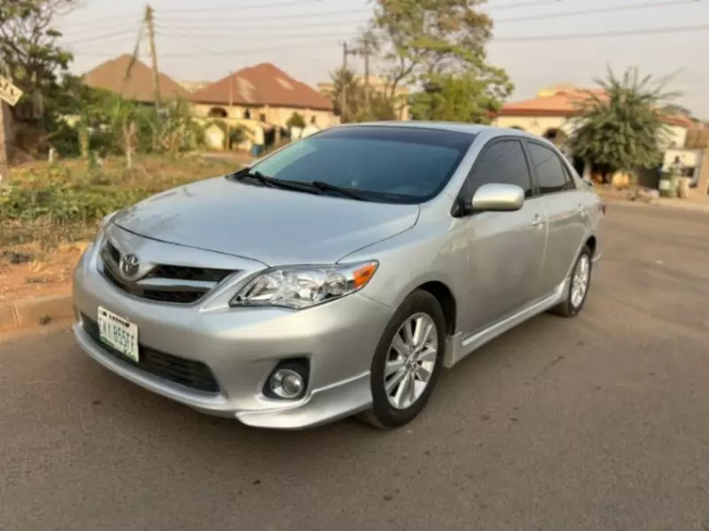 Toyota Corolla   - 2010