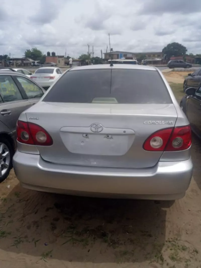 Toyota corolla   - 2005