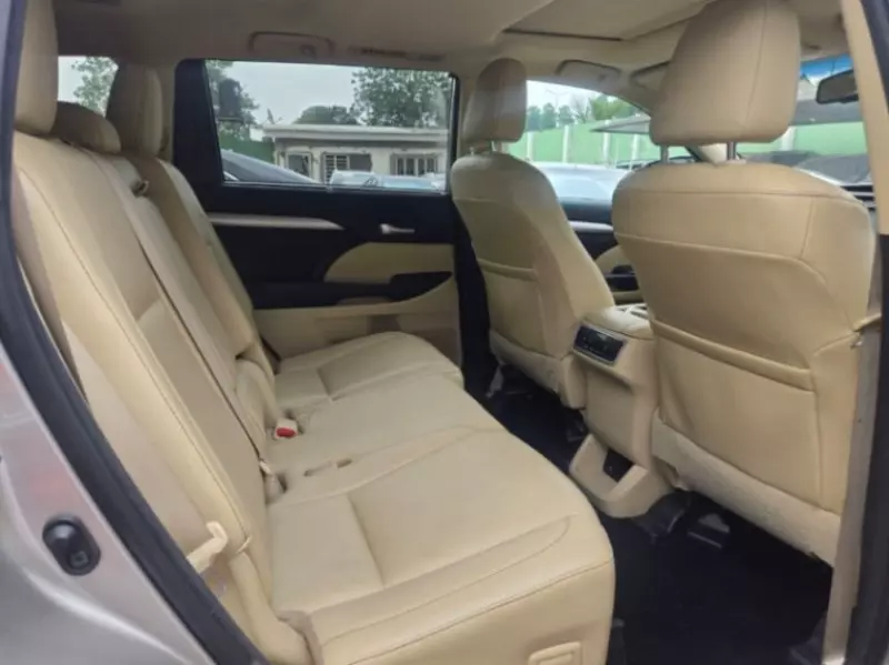 Toyota Highlander   - 2014