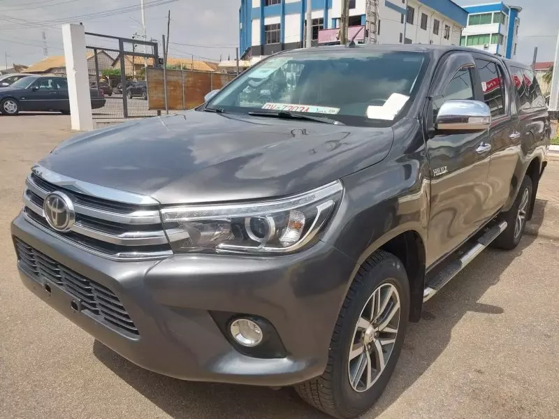 Toyota Hilux Revo    - 2015