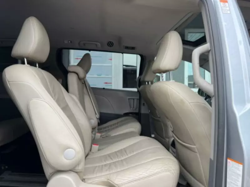 Toyota Sienna   - 2017