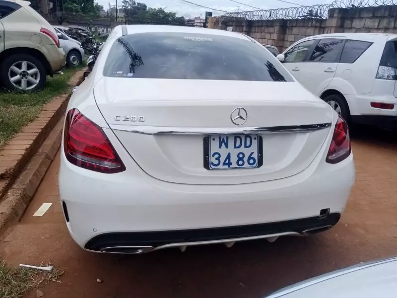 Mercedes-Benz C 200   - 2012