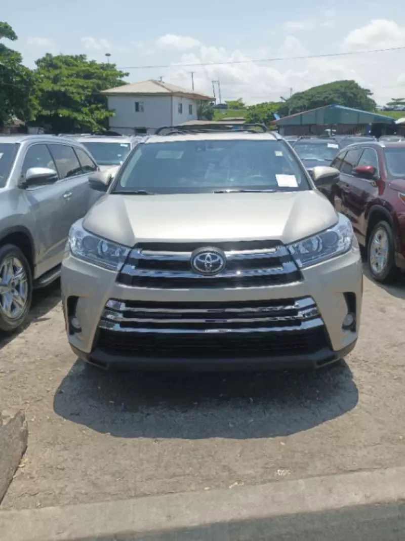 Toyota Highlander   - 2015