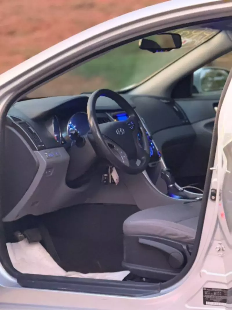 Hyundai Sonata   - 2012