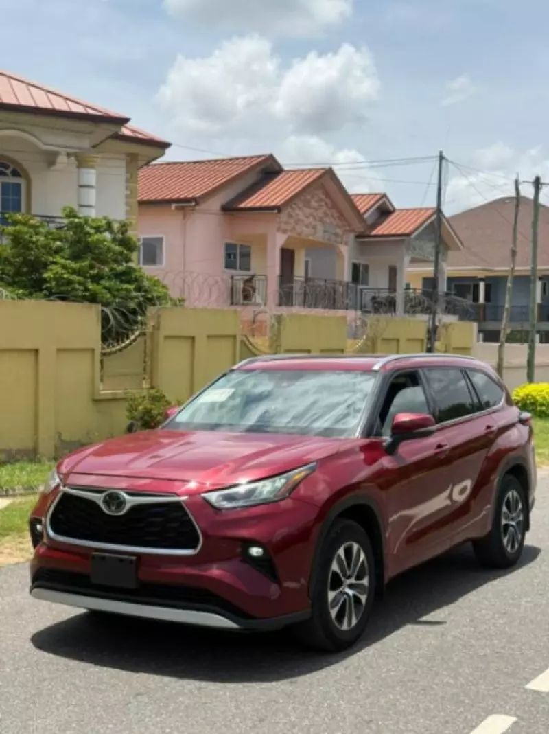 Toyota Highlander   - 2021