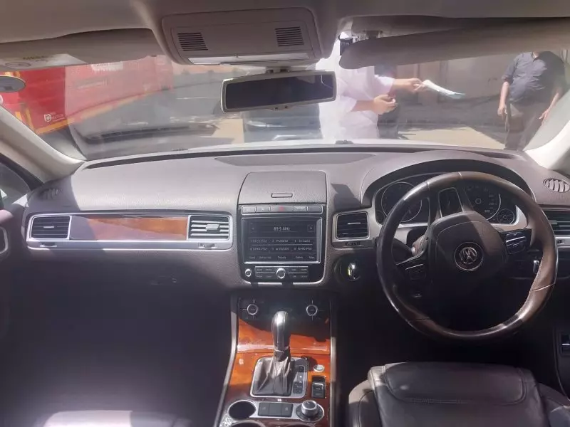 Volkswagen Touareg   - 2015