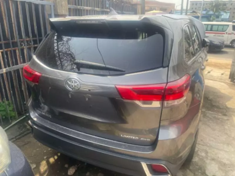 Toyota Highlander   - 2018