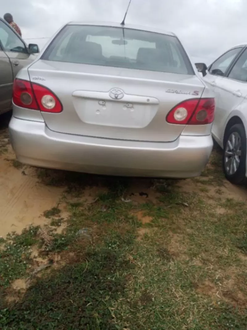 Toyota corolla   - 2005