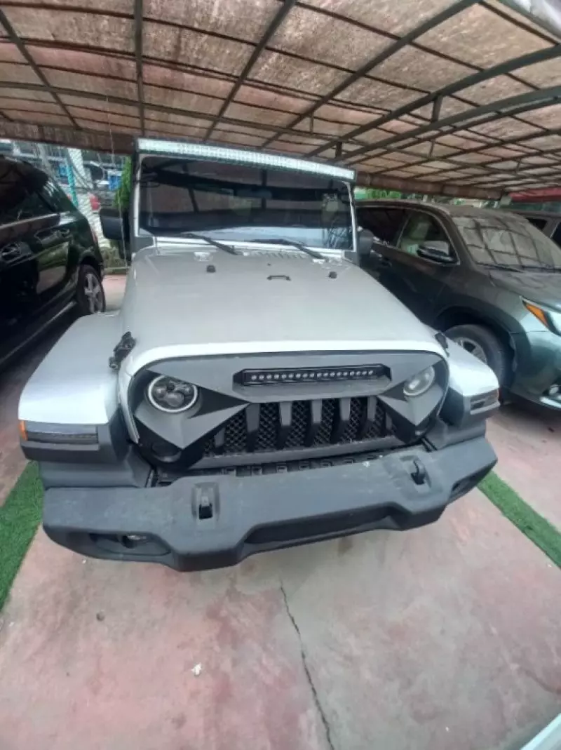 JEEP Wrangler Sahara   - 2010