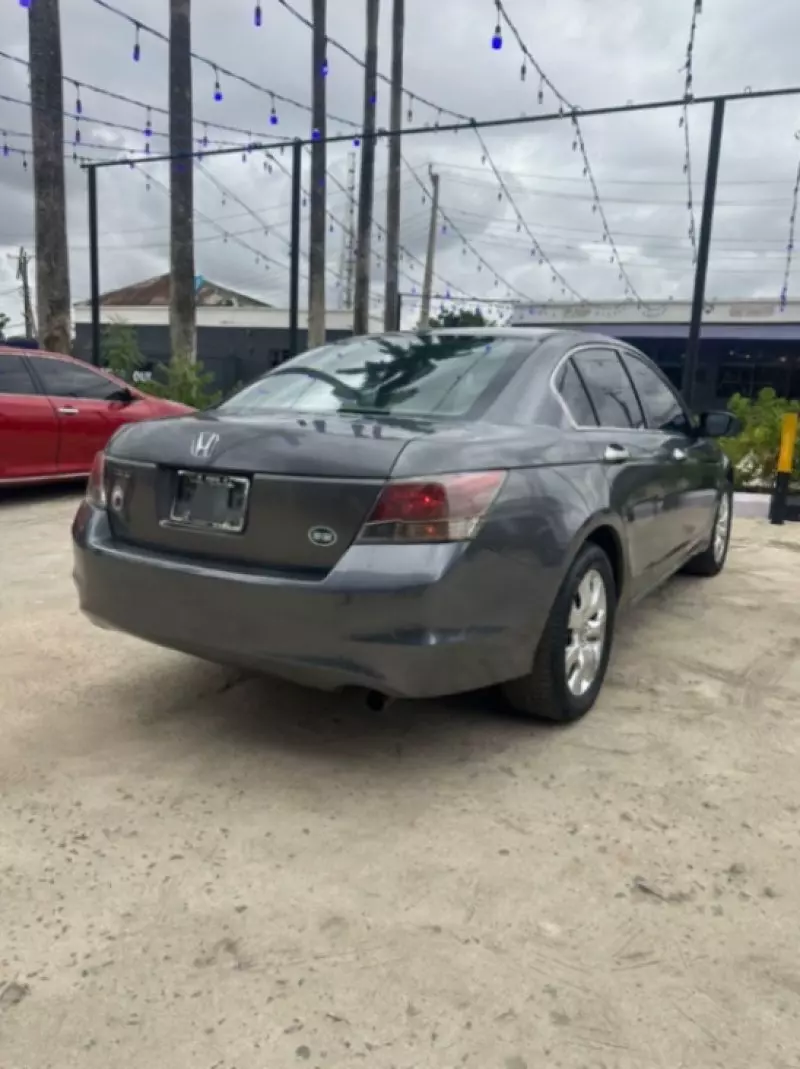 Honda Accord   - 2009