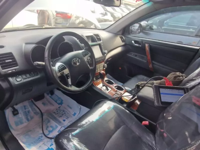 Toyota Highlander   - 2012