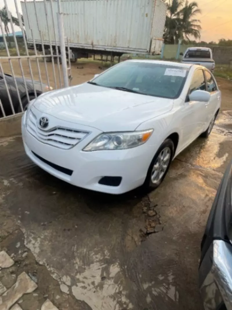 Toyota Camry   - 2011