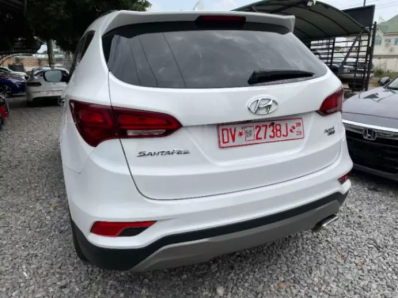 Hyundai Santa Fe   - 2017
