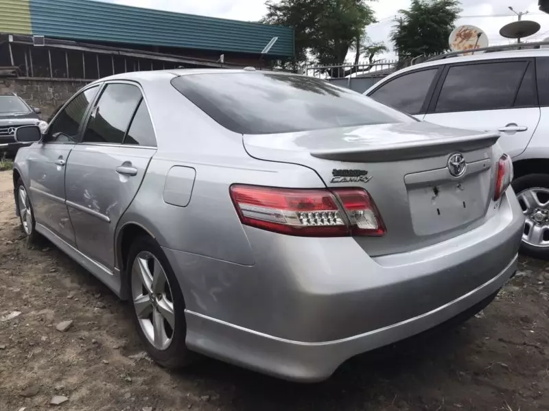 Toyota Camry   - 2010