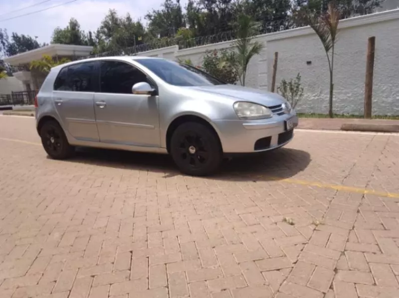 Volkswagen Golf   - 2005
