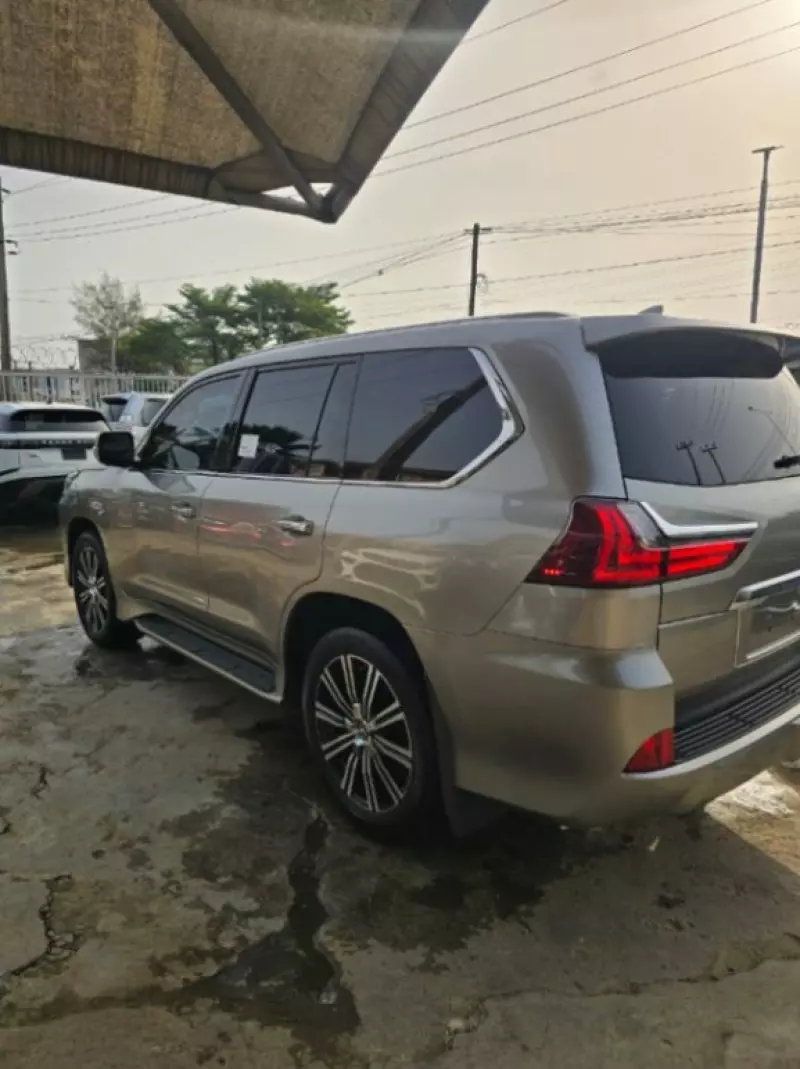 Lexus LX 570   - 2018