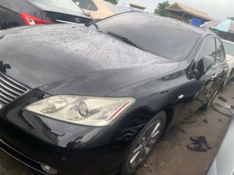Lexus ES 350   - 2010