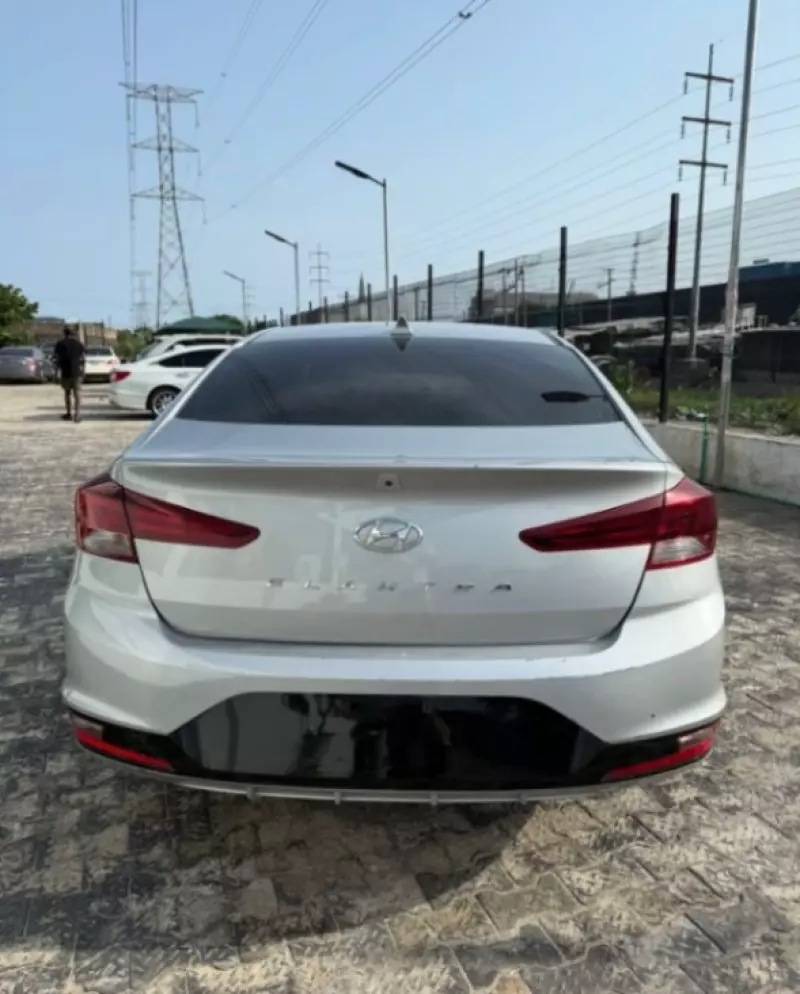 Hyundai Elantra   - 2020