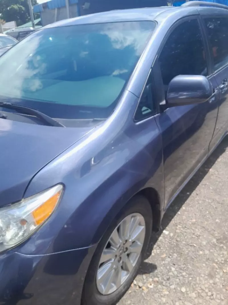 Toyota Sienna   - 2013