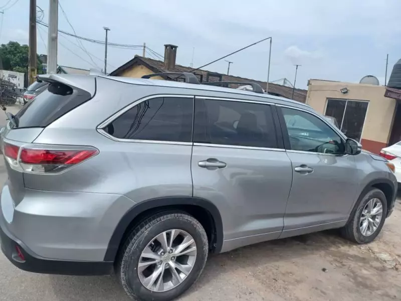 Toyota Highlander   - 2015