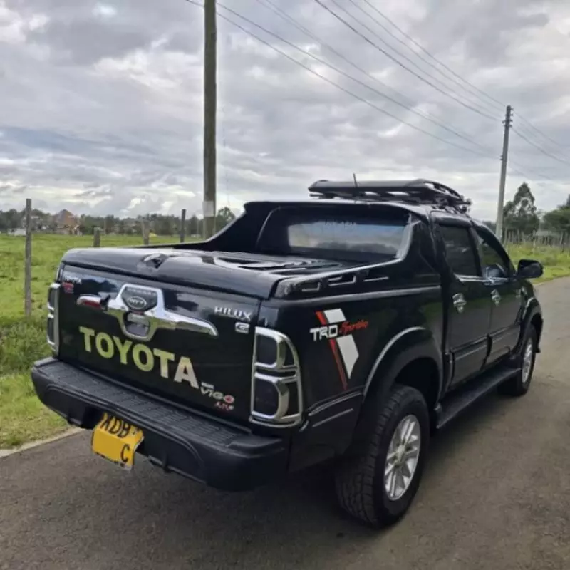 Toyota Hilux   - 2013