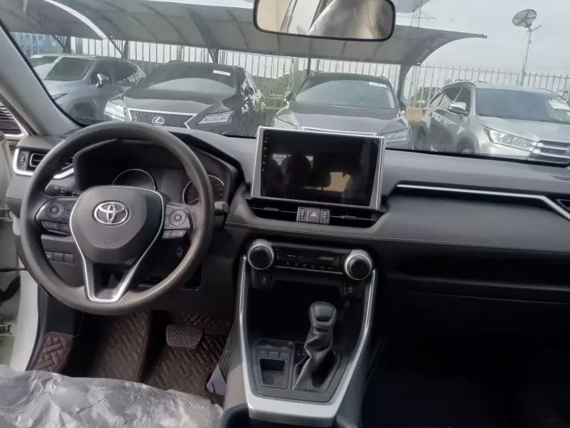 Toyota RAV 4   - 2021
