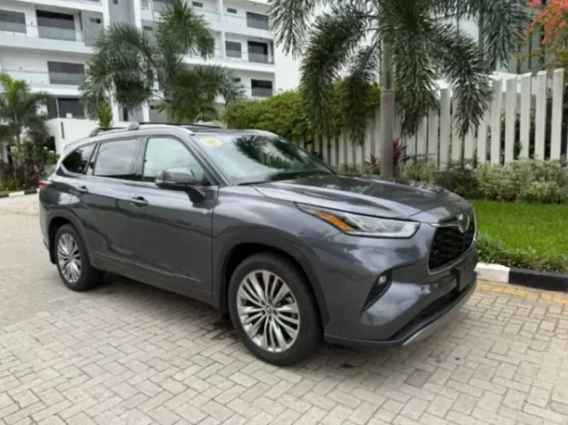 Toyota Highlander   - 2023