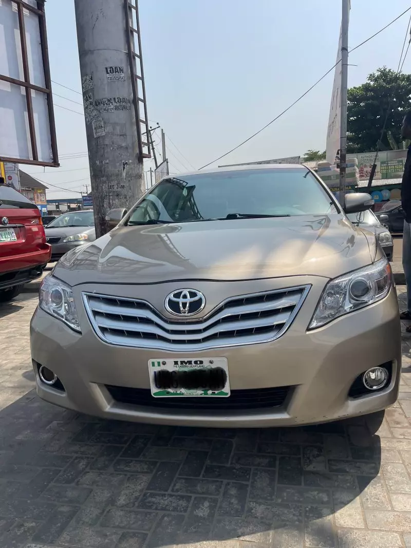 Toyota Camry   - 2009