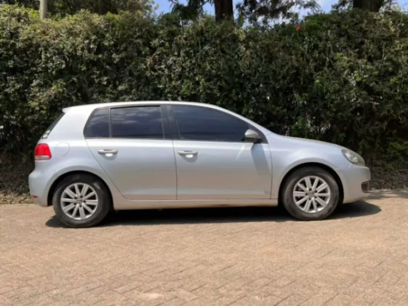 Volkswagen Golf   - 2012