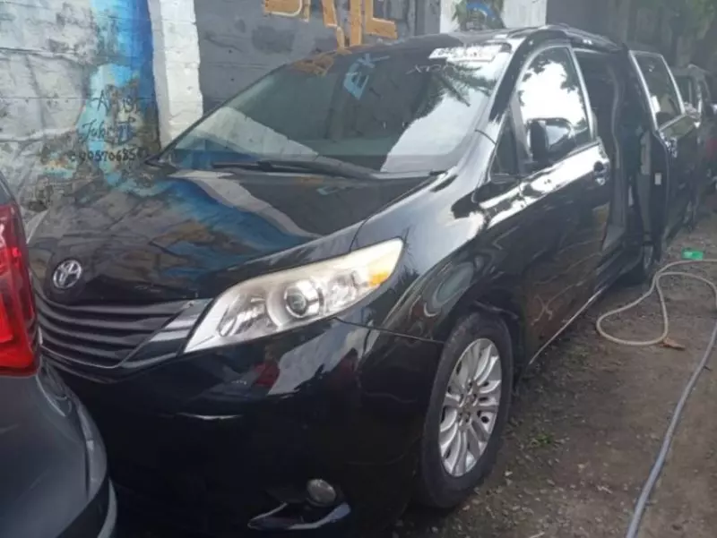 Toyota Sienna   - 2013