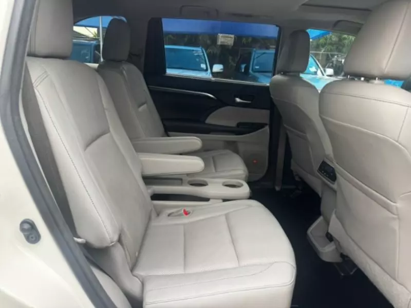 Toyota Highlander   - 2014