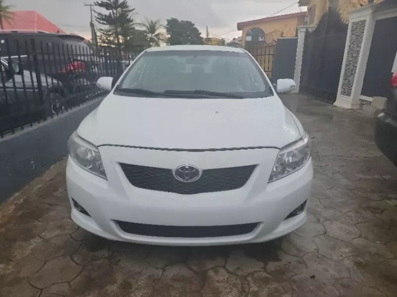 Toyota Corolla   - 2010