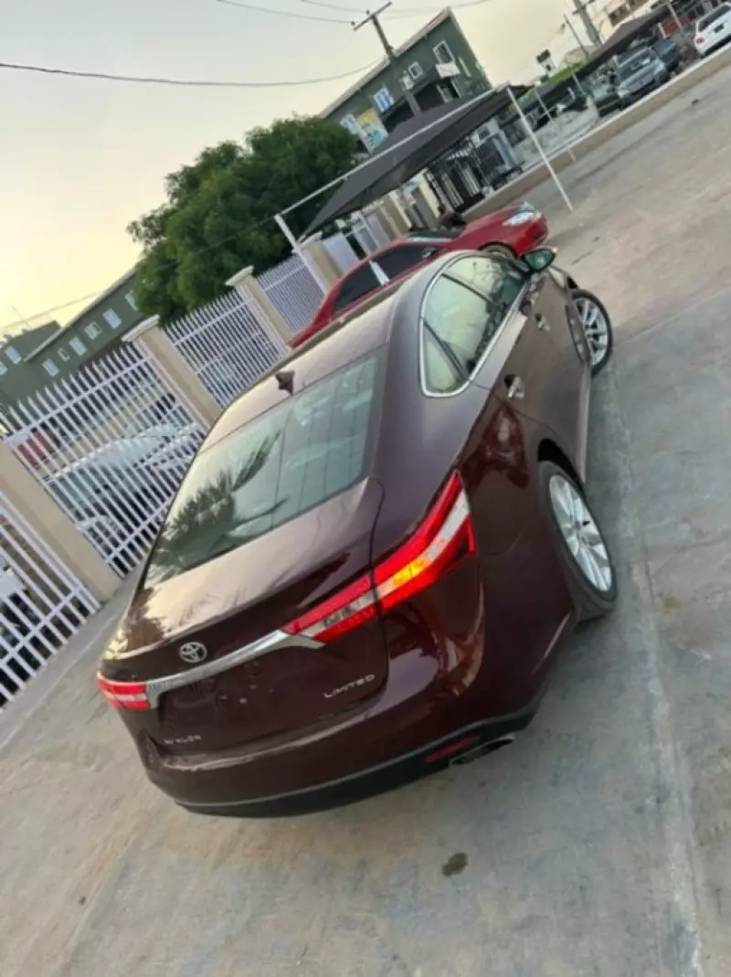 Toyota Avalon   - 2014
