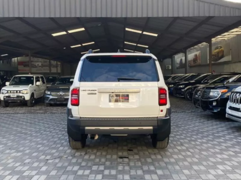 Toyota Landcruiser 300 GXR   - 2023