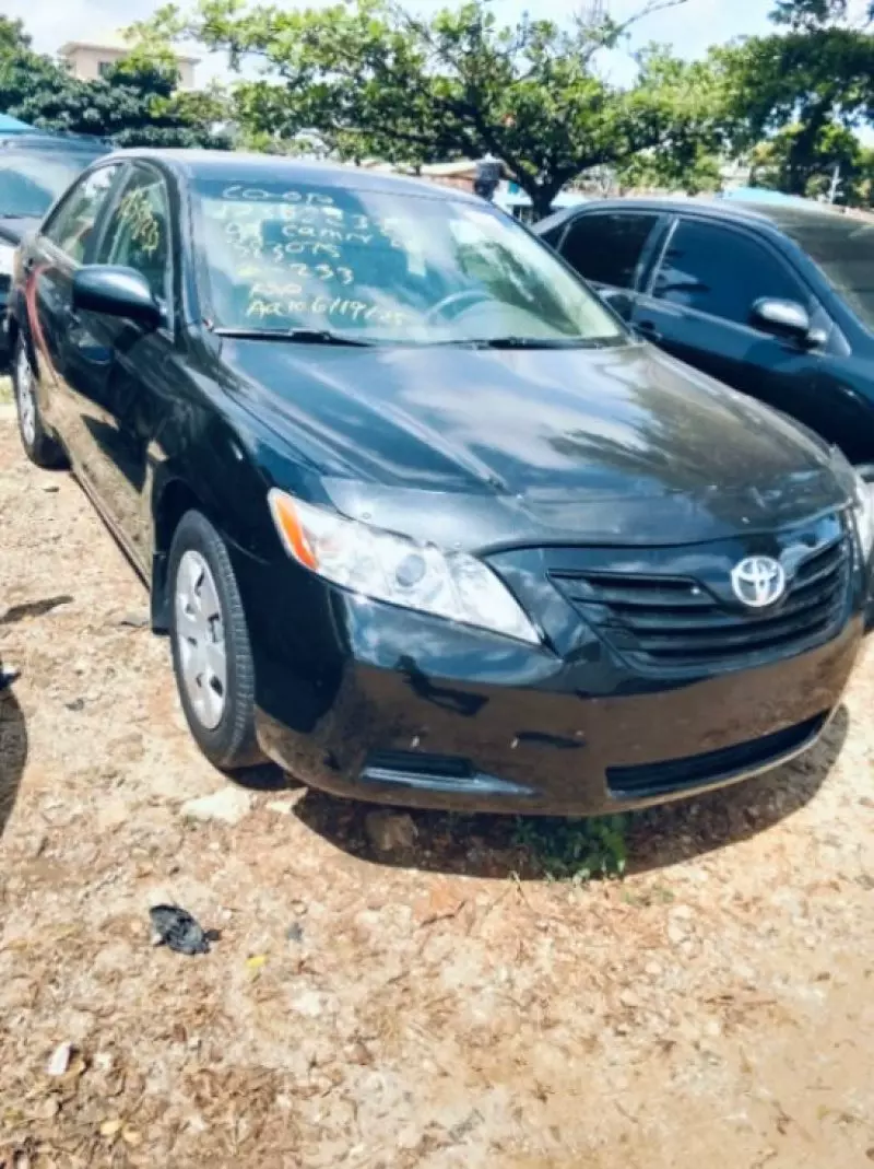 Toyota Camry   - 2009