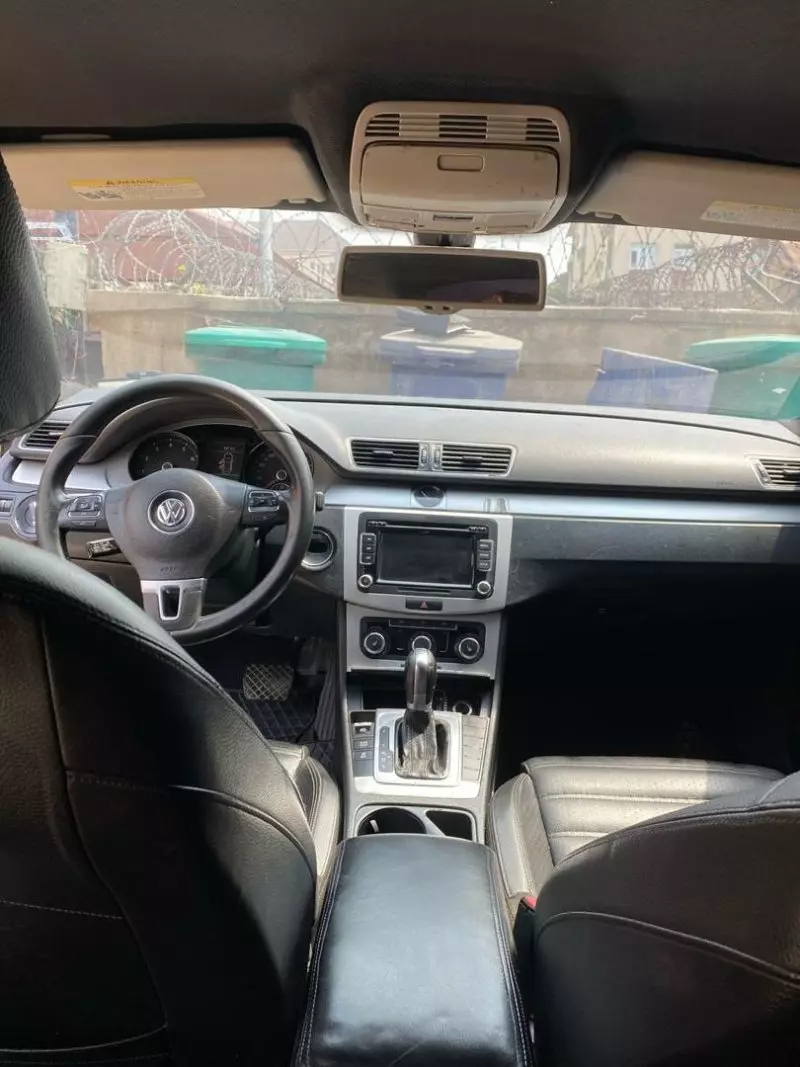 VOLKSWAGEN polo sedadan trend  ba ess   - 2012