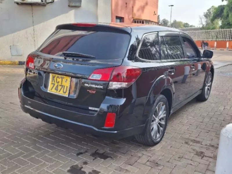 Subaru Outback   - 2012