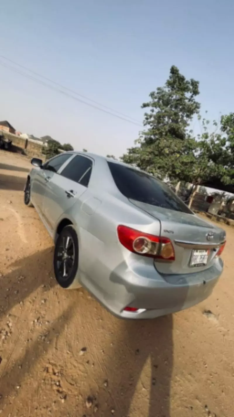 Toyota Corolla   - 2009