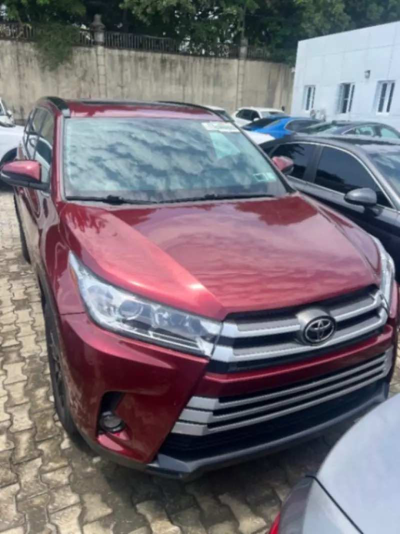 Toyota Highlander   - 2019