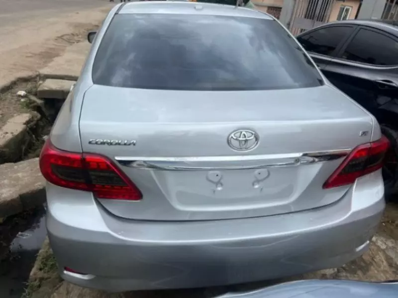 Toyota Corolla   - 2009