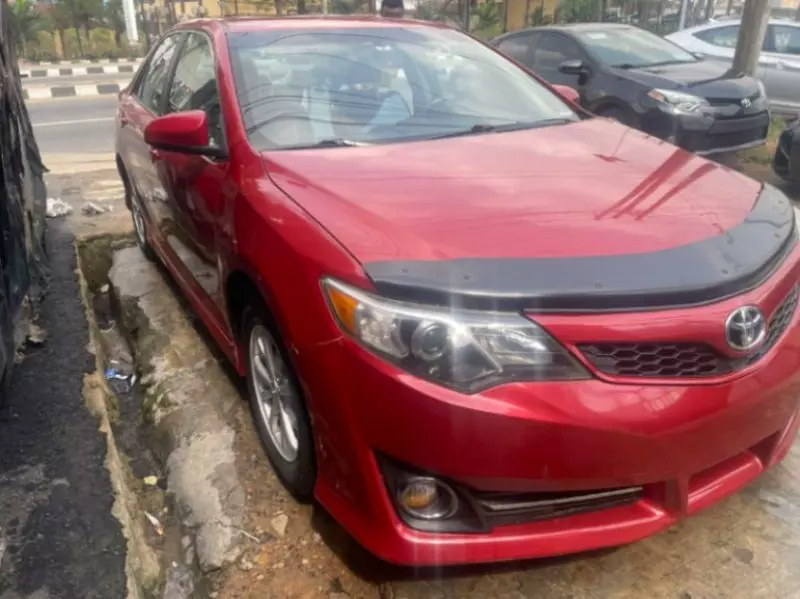 Toyota Camry   - 2013