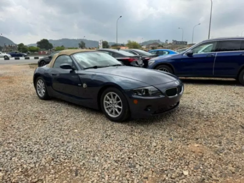 BMW 330i   - 2005
