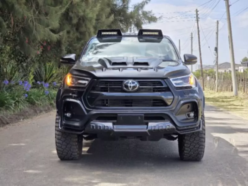 Toyota Hilux   - 2021