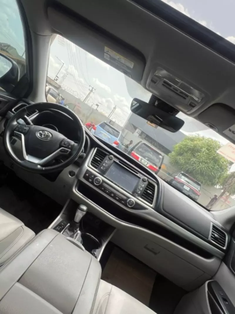 Toyota Highlander   - 2018