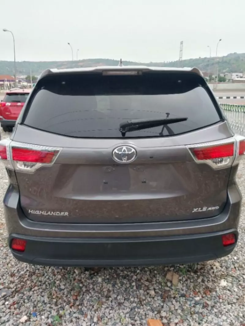 Toyota Highlander   - 2015