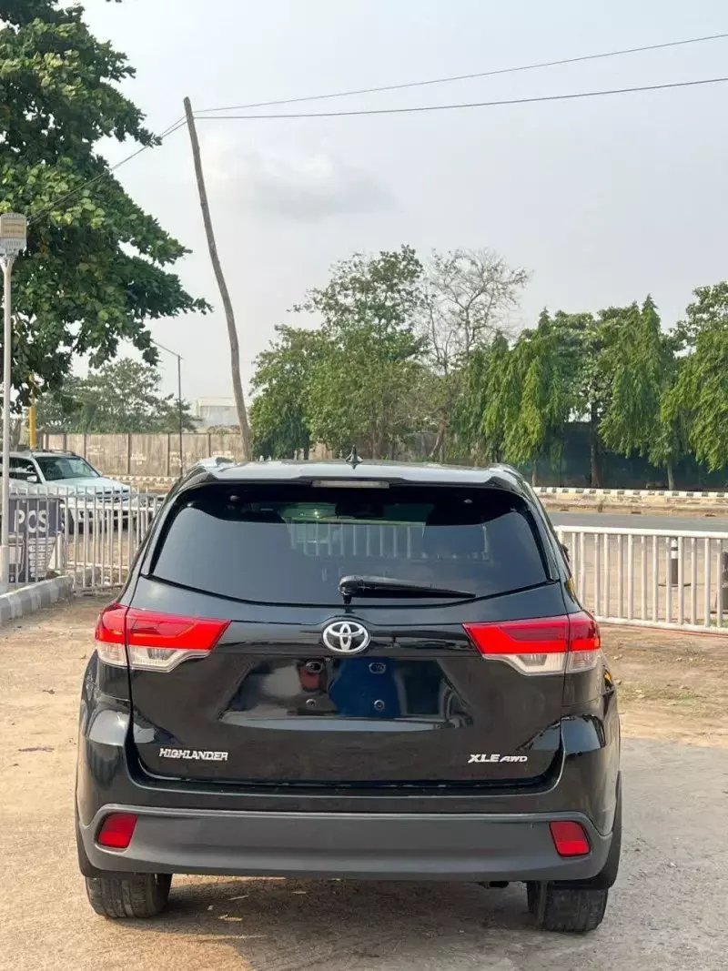 Toyota Highlander   - 2015