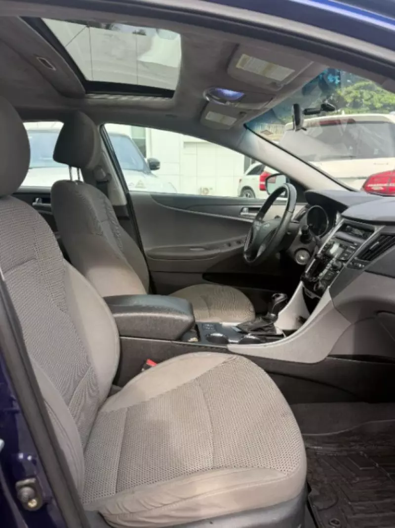 Hyundai Sonata   - 2012