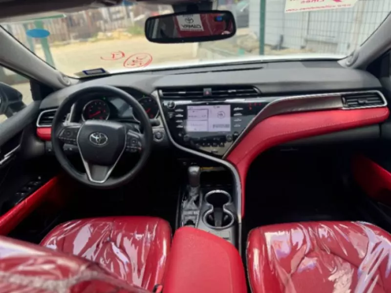 Toyota Camry   - 2018