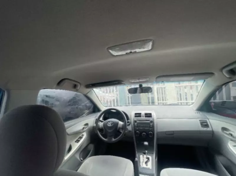 Toyota corolla   - 2010