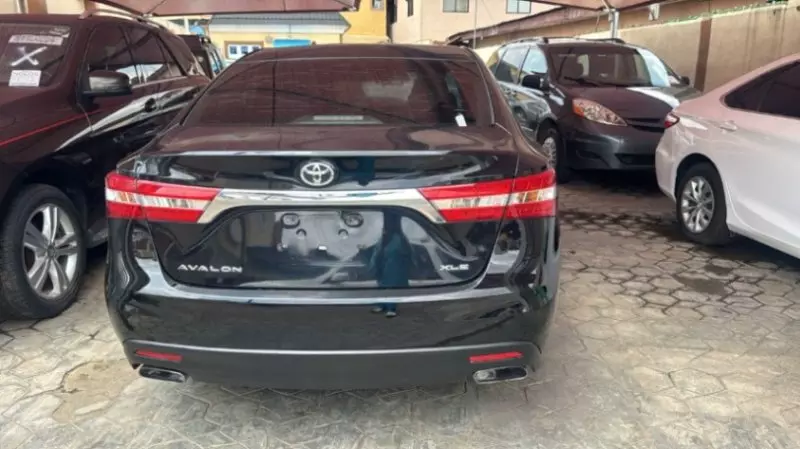 Toyota Avalon   - 2013